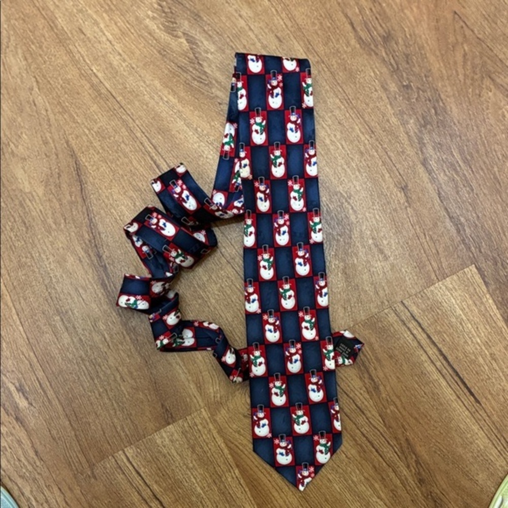 Yule TIE Greetings by MMG HALLMARK LICENSING, INC Necktie- Pre owned, Great cond